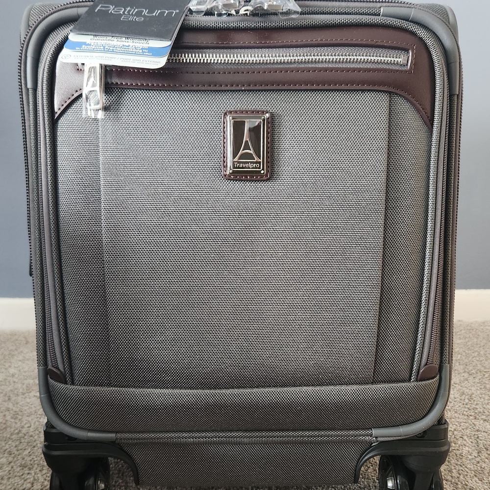 Travelpro "Platinum Elite" - 16" Vintage Gray Spinner Totw